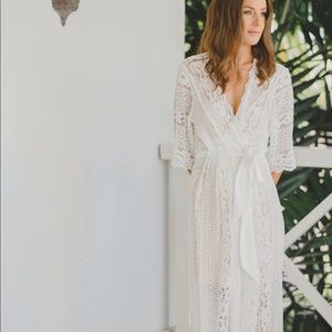 NWT Lace bridal robe by Le Rose